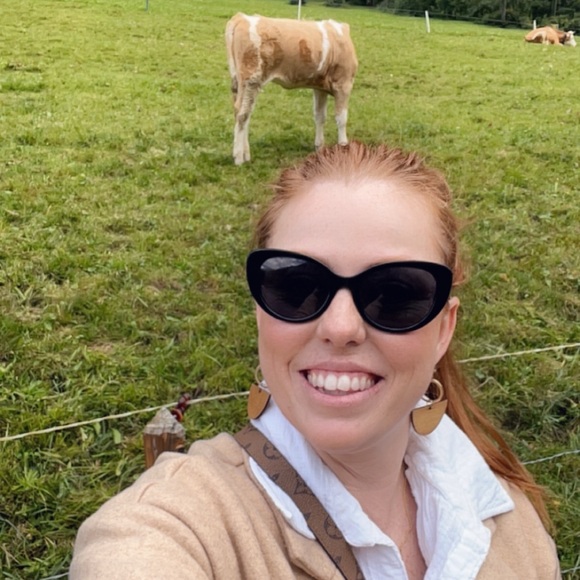 Meet your Posher, Amanda - Picture 3 of 3